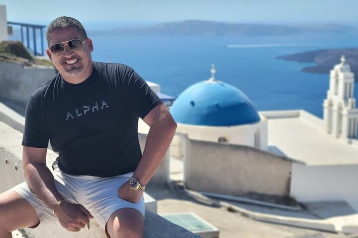 Private 4-Hour Santorini Photo Tour: Oia, Blue Domes & Caldera Views photo 5