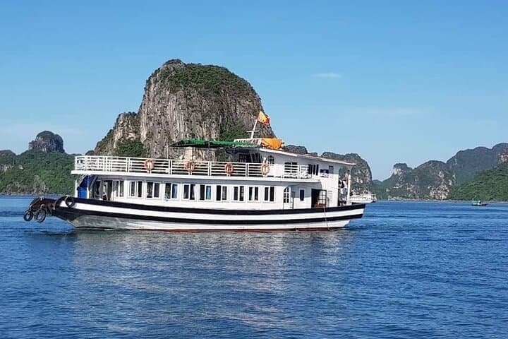 Day Cruise in Halong Bay: Kayaking, Titop Island & Surprise Cave Adventure photo 4