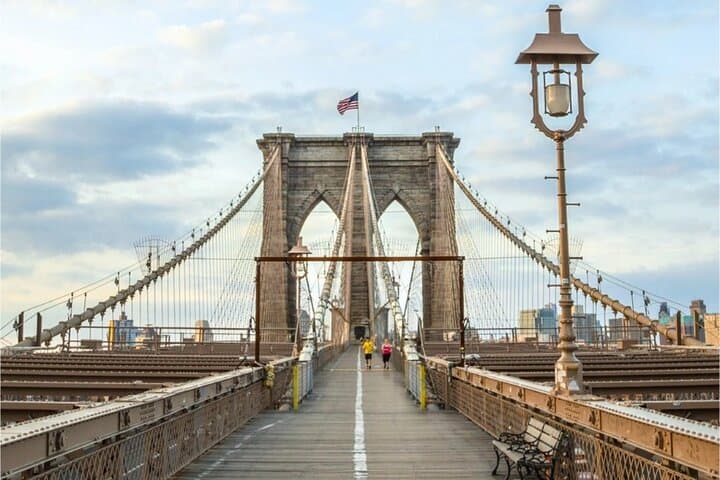 Walk the Brooklyn Bridge: A 90-Minute Local-Led History and Architecture Tour