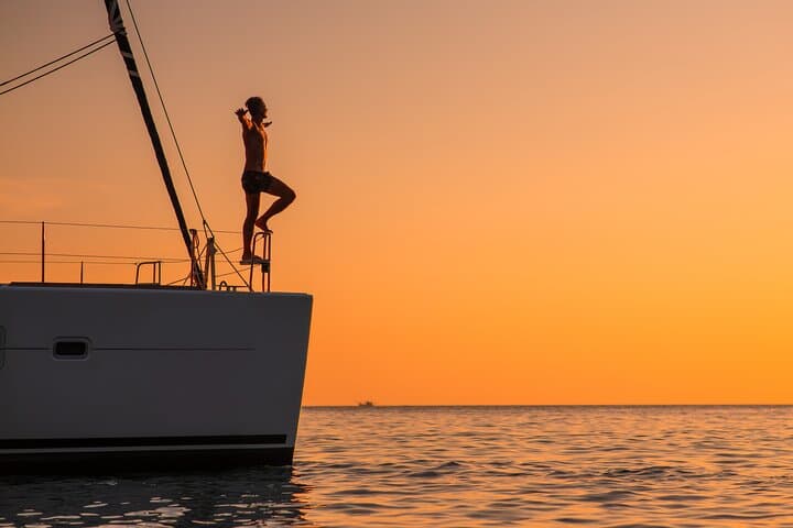 Diamond Head Sunset Sail: Luxury Private Waikiki Yacht Cruise photo 1