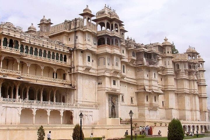 Scenic One-Way Transfer from Udaipur to Mount Abu: Private AC Ride to the Aravalli Hills photo 5