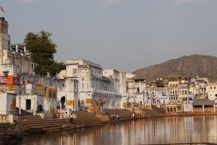 Scenic One-Way Transfer from Udaipur to Mount Abu: Private AC Ride to the Aravalli Hills photo 6
