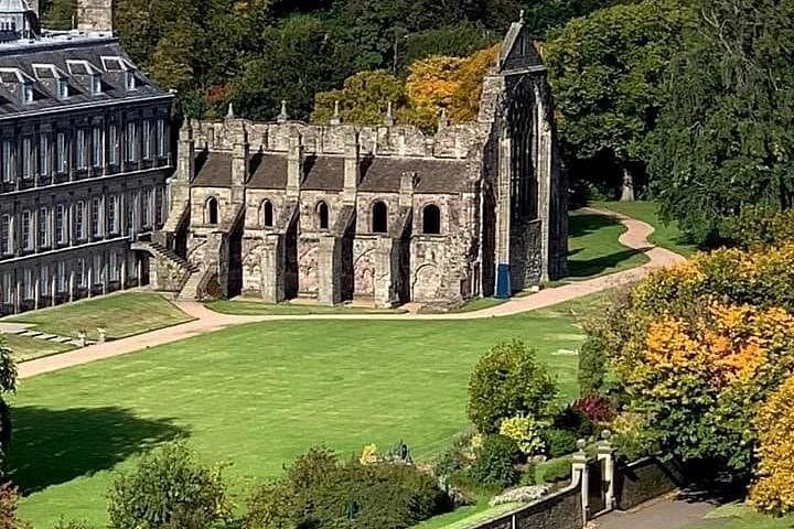 Private Edinburgh Full-Day Black Cab Tour: Royal Mile, Arthur's Seat & Queensferry photo 3
