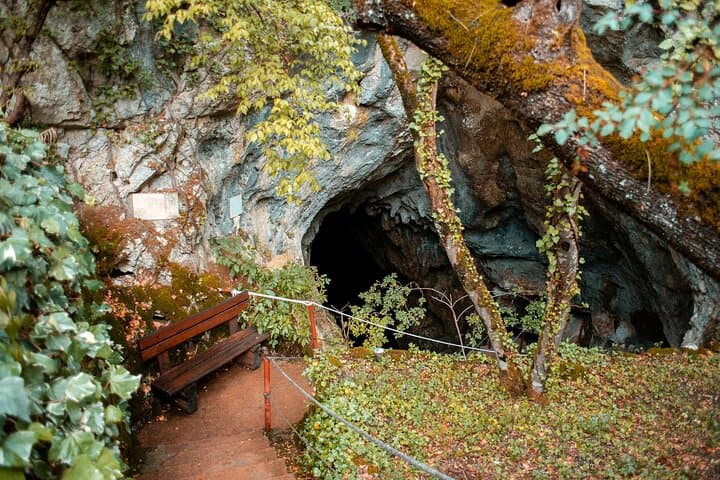 Private Tour from Split: Klis Fortress, Stella Croatica & Vranjača Cave photo 3