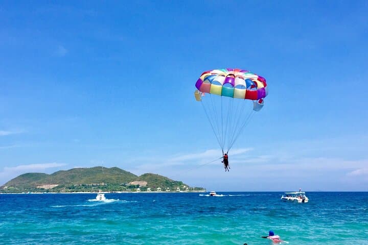 Nha Trang Speedboat Island Tour with Parasailing and Lunch
