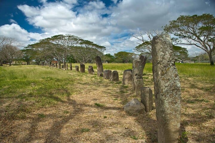 El Caño Archaeological Park and La Tavida Waterfall Tour — Ancient Mounds to a 32m Cascade photo 6