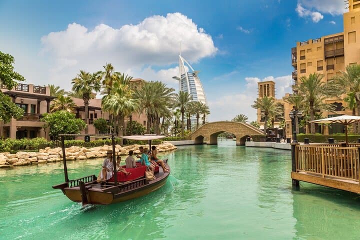 Souk Madinat Jumeirah: Half-Day Arabian Bazaar Walk and Abra Ride