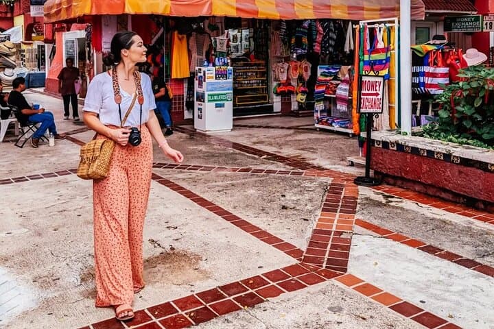 Guided Shopping Day Tour in Cancún — Mercado 28, La Isla & Playa Delfines photo 3