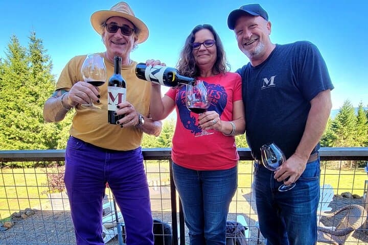 Willamette Valley Wine Tour with Lunch: Pinot Noir Tasting & Vineyard Stops