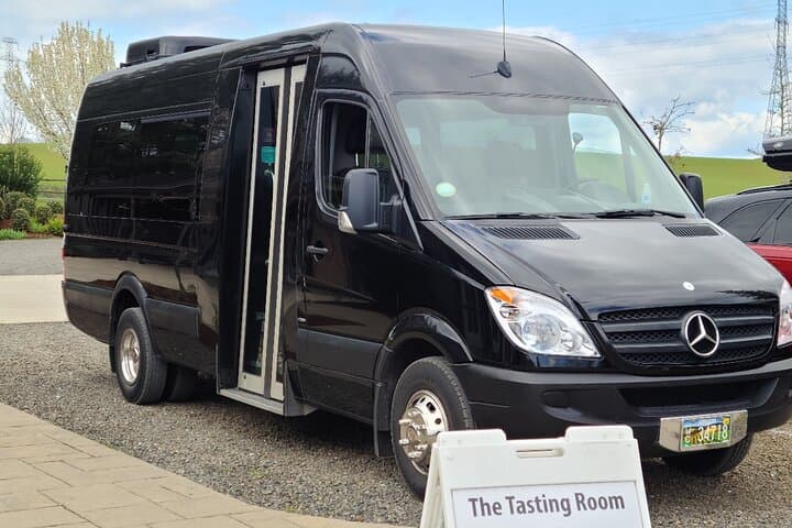 Willamette Valley Wine Tour with Lunch: Pinot Noir Tasting & Vineyard Stops photo 4