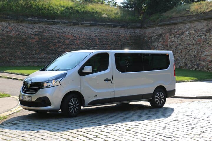 Prague Airport Transfer with Spanish-Speaking Driver and Mini City Tour