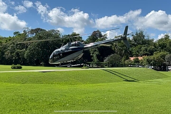 Helicopter Flight Over Iguaçu Falls with Private Park Hike photo 4
