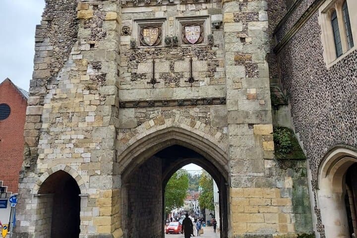Winchester Private Walking Tour with Medieval Historian