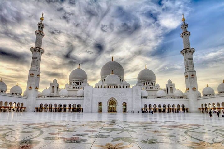 Full-Day Abu Dhabi: Sheikh Zayed Grand Mosque, Corniche & Ferrari World photo 3