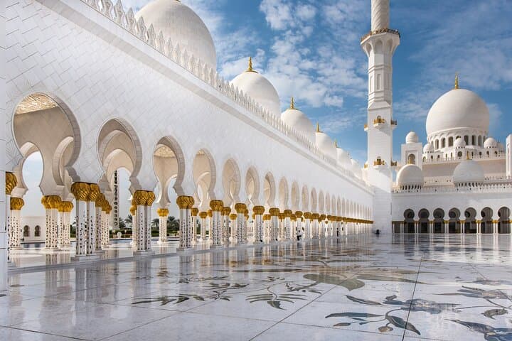 Full-Day Abu Dhabi: Sheikh Zayed Grand Mosque, Corniche & Ferrari World photo 4
