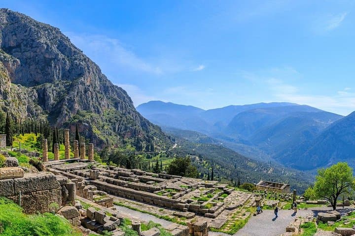 Delphi and Arachova: Full-Day Private Tour from Athens to the Oracle of Apollo