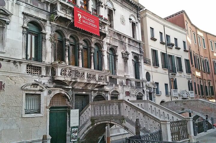 Canal-Side Stroll: Venice Top Attractions Walking Tour with Local Guide photo 3