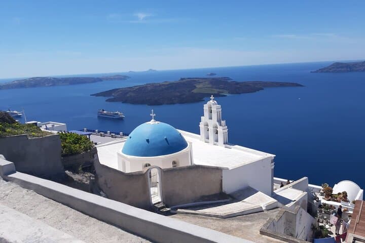 Santorini in a Day: Private Highlights Tour from Oia to Akrotiri