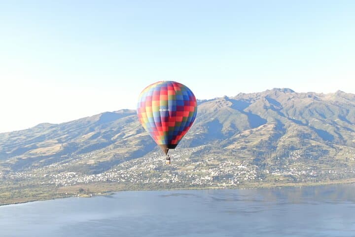 Private Hot Air Balloon Flight Over Andean Lake Near Otavalo photo 1