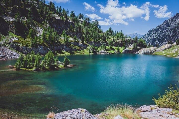 Mercantour Alpine Lakes Day Hike from Nice — Lac d'Allos and Mountain Views