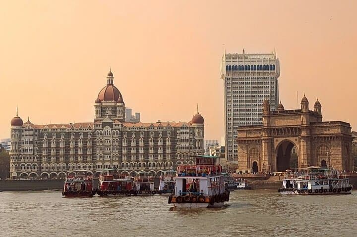 Mumbai Private Combo: Sightseeing, Dharavi Slum, Dhobi Ghat & Dabbawalas