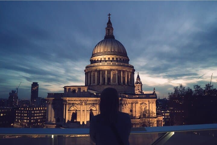 Haunted London Ghost Hunt: Self-Guided Night Walk Through Mayfair & Green Park