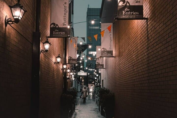 Melbourne Vampire Quest: Self-Guided Gothic Night Walk & Puzzle Game