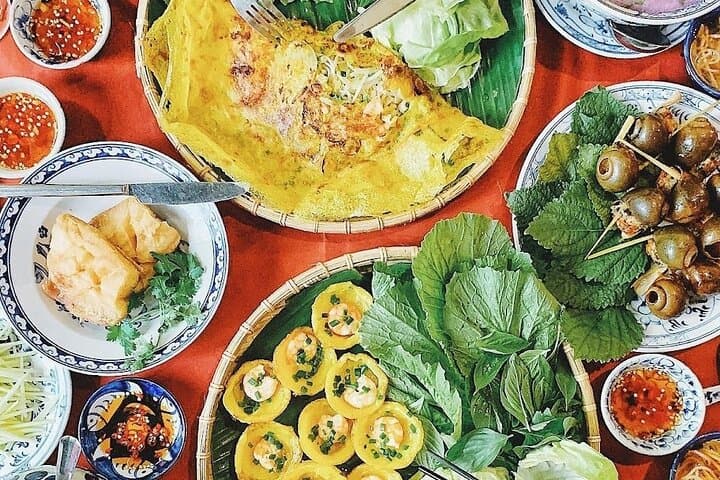 Vegan Food Tour of Hanoi’s Old Quarter: Market Bites & Lake Stories