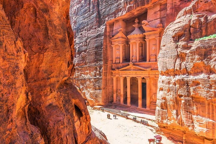 4-Day Private Jordan Tour: Petra, Wadi Rum, Jerash & Dead Sea with Hotel Pickup