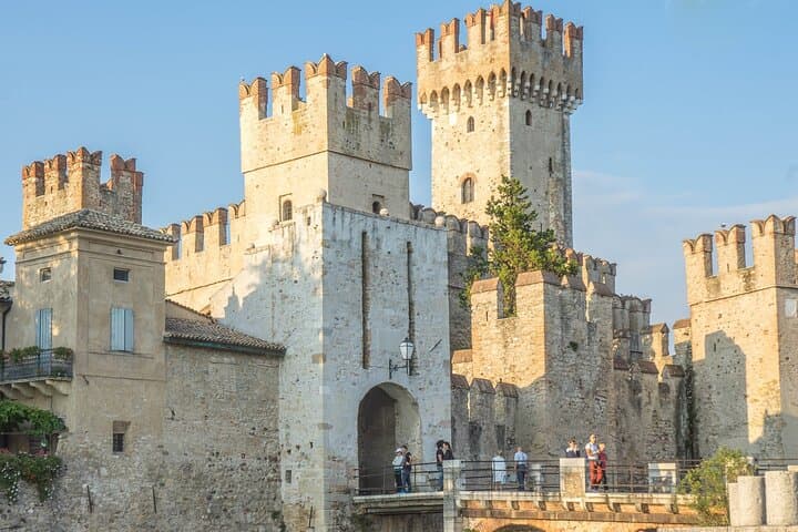 Lake Garda Boat Cruise to Sirmione: 4-Hour Guided Trip from Garda & Bardolino