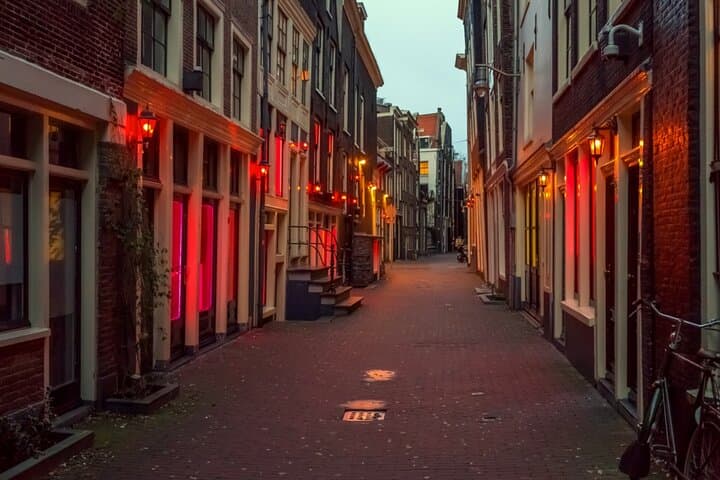 Amsterdam Ghost Hunt: Self-Guided Haunted Walking Adventure in the Red Light District photo 3