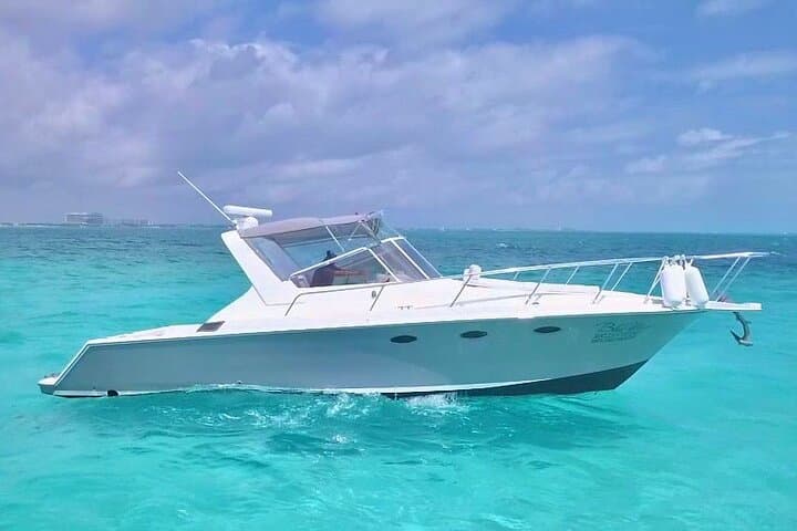 Private 42ft Yacht Rental in Cancun — Snorkel Isla Mujeres & Playa Norte photo 2