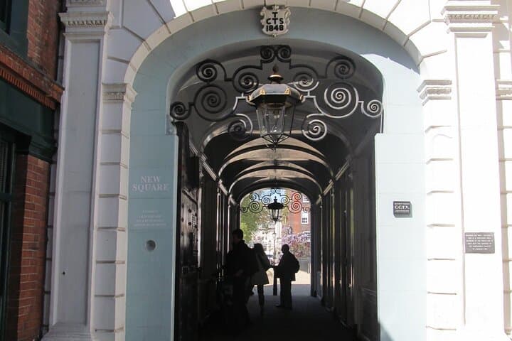 Law in London: Private Royal Courts & Old Bailey Walking Tour photo 4