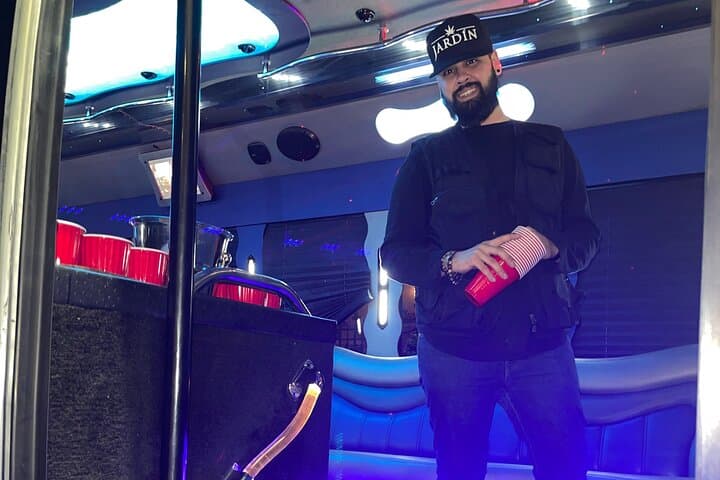 Las Vegas Fremont Street Bar Crawl: Downtown Nightlife Party Bus & Club Access photo 3