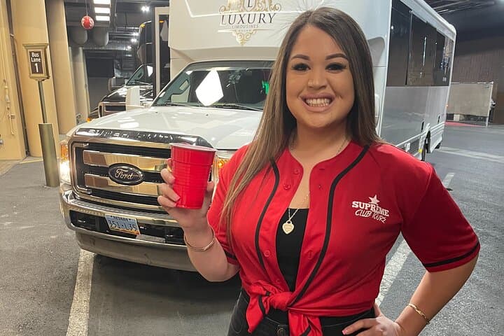 Las Vegas Fremont Street Bar Crawl: Downtown Nightlife Party Bus & Club Access photo 5