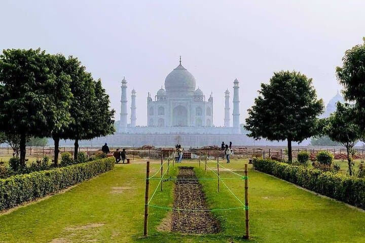 Overnight Taj Mahal Sunrise Tour from Hyderabad with Return Flights photo 5