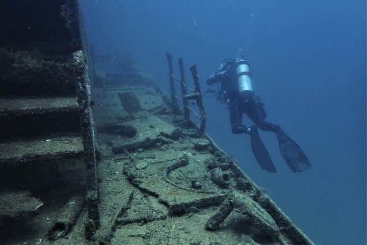 Cabo to La Paz 2-Tank Wreck Dive at Espiritu Santo (Fang Ming, Salvatierra, C59)