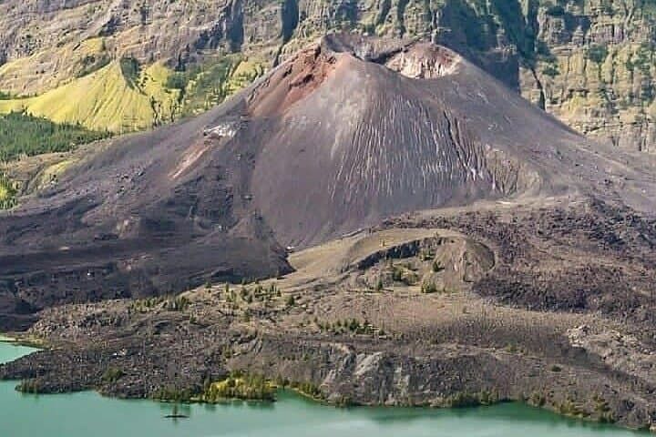 Mount Rinjani 3-Day Summit and Crater Lake Trek photo 4