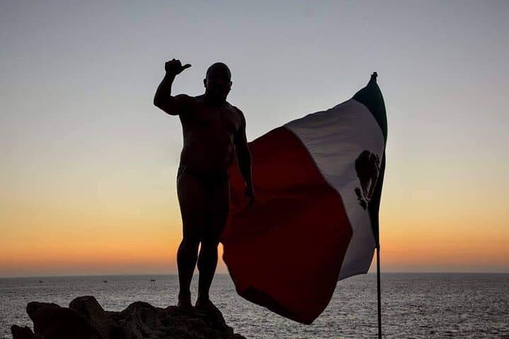 Sunset and High Cliff Divers of La Quebrada: 4-Hour Acapulco Evening Tour photo 2
