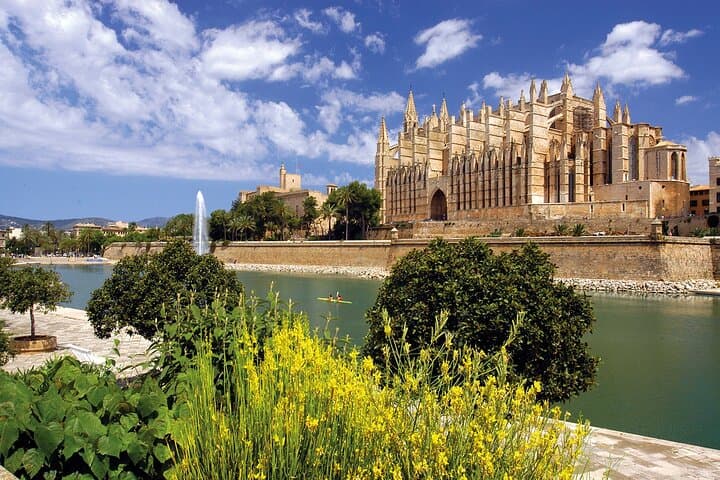 Palma Cathedral Guided Walk — 90-Min Historic Centro & La Seu Interior Tour