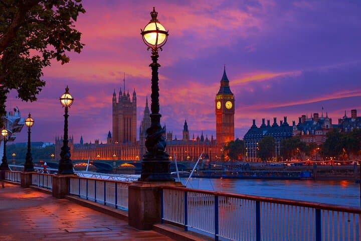 Explore London's Highlights: Self-Guided Scavenger Hunt & Walking Tour