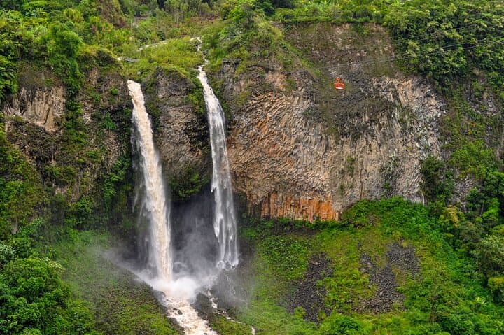 Quito to Baños: Full-Day White-Water Rafting, Waterfalls & Swing photo 4