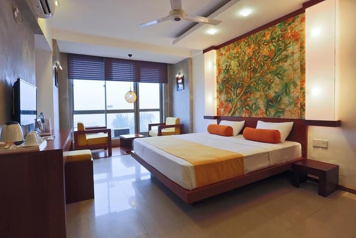 12-Day Sri Lanka Round Trip: Tea Hills, Safaris & Southern Beaches photo 4