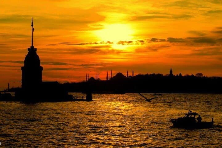 Bosphorus Sunset Cruise: Short Guided 2-Hour Boat Tour in Istanbul photo 3