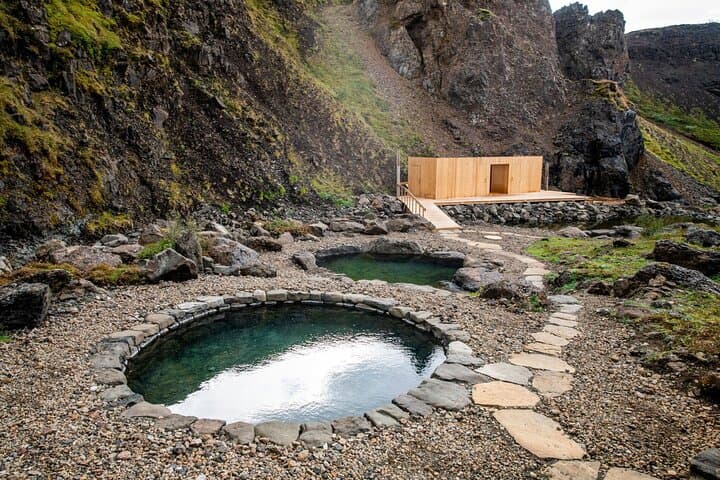 Silver Circle West Iceland: Lava Waterfalls, Canyon Baths & Saga Sites