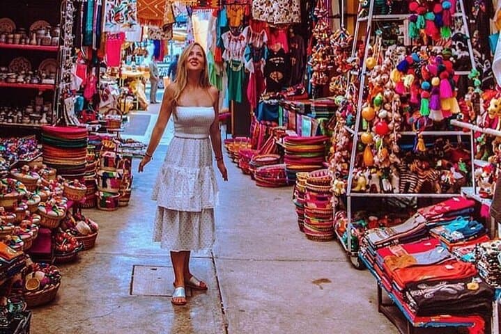 Guided Shopping Day Tour in Cancún — Mercado 28, La Isla & Playa Delfines photo 2