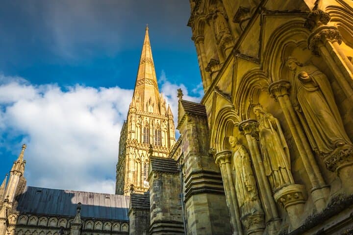 Private Bath to Stonehenge and Salisbury Day Tour with Hotel Pickup