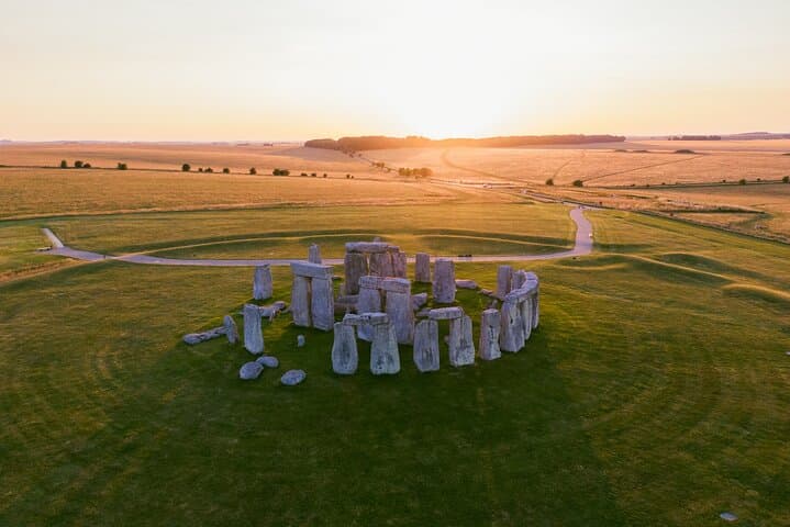 Private Bath to Stonehenge and Salisbury Day Tour with Hotel Pickup photo 3