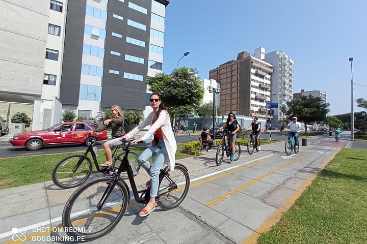 Lima 4-Hour Bike Rental: Self-Guided Ride Through Miraflores & Barranco photo 1