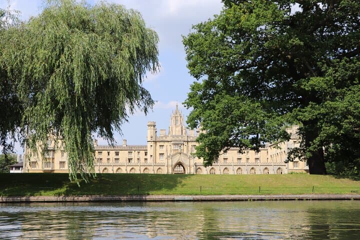 Shared Chauffeured Punt Tour Along the River Cam - Cambridge College Backs Cruise photo 5
